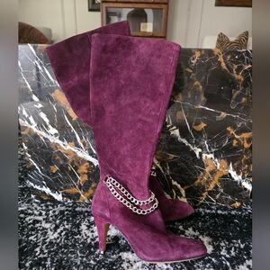 Burgundy Merlot Suede Leather Gold Chain Accent Vince Camuto Tall Boots Heel 7.5